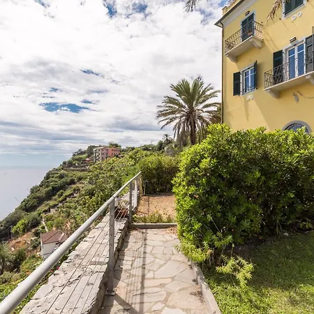 Salty Sky Flat , Terre Marine * Corniglia